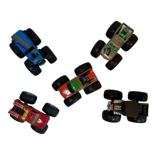 Mattel Hot Wheels Monster Trucks 1-64 Sriracha Jeep Baja Backdraft Skull Lot 5 - Picture 2 of 16